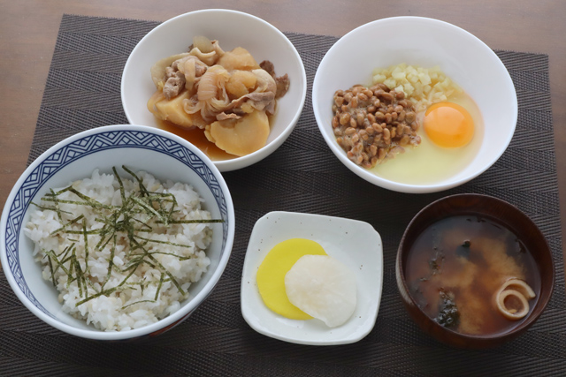 肉じゃがと全卵納豆