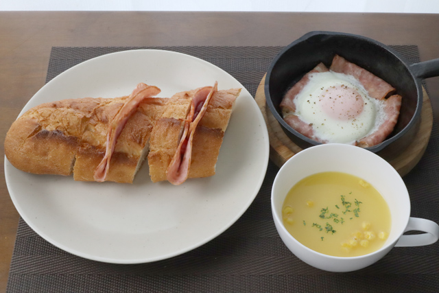 ソーセージサンドとソーセージエッグ