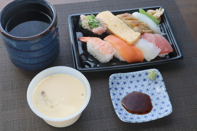 握り寿司と茶碗蒸し