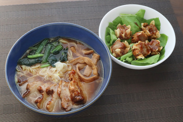 醤油ラーメンと揚げシューマイ