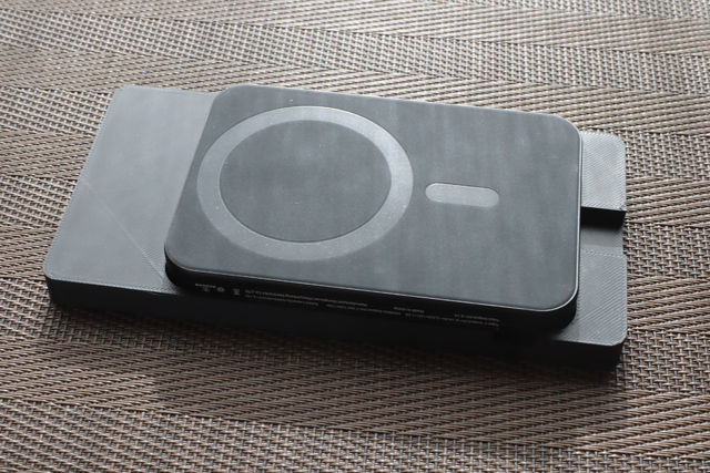 バッテリーホルダー