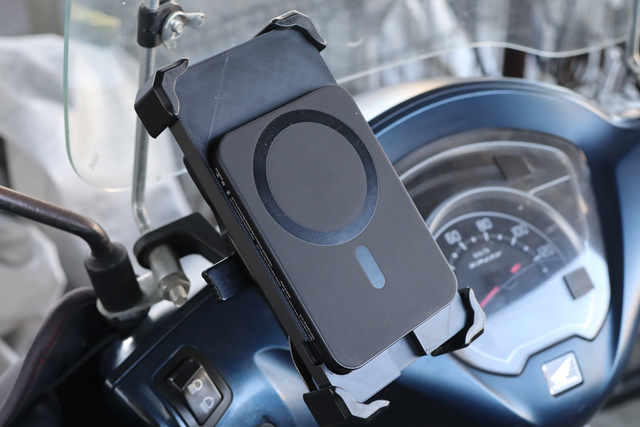 バッテリーホルダー取り付け