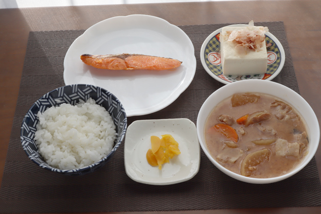 焼き鮭と豚汁