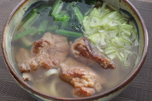 スペアリブ角煮うどん