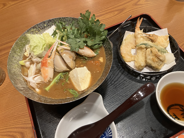 蟹味噌海鮮鍋と本ずわい蟹天入り季節天ぷら