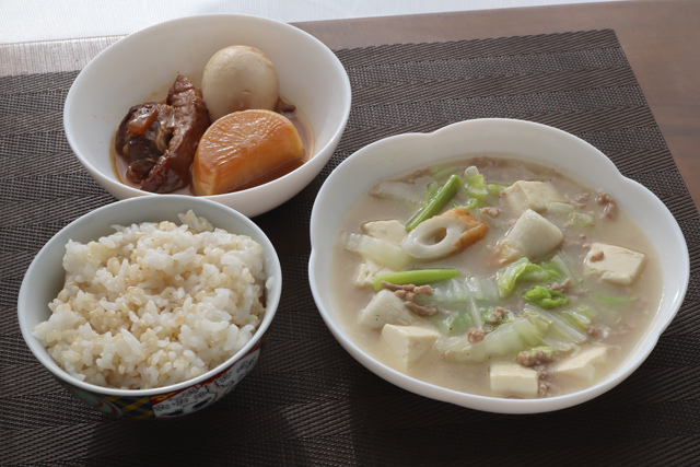 白菜のそぼろあんかけとスペアリブ角煮