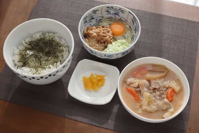 全卵納豆と豚汁