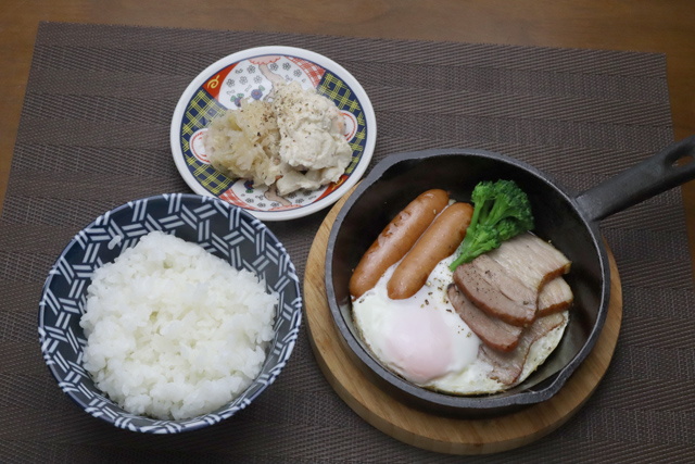 ベーコンソーセージエッグ