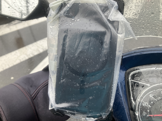 雨の日のモバイルバッテリー