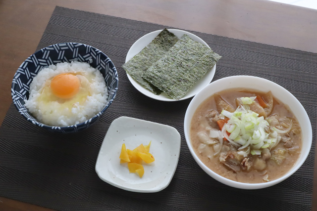 卵かけご飯と豚汁