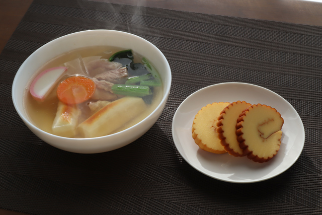 お雑煮と伊達巻