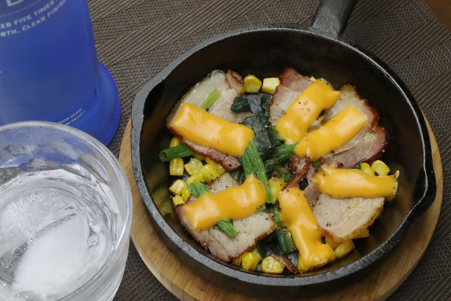 ベーコン炒めチーズ乗せ