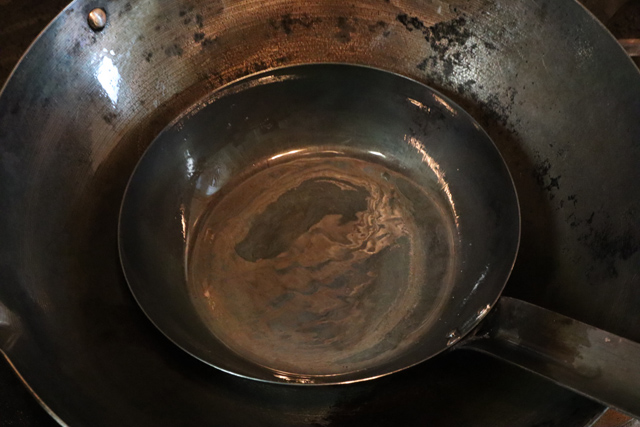 リセット後の中華鍋とフライパン