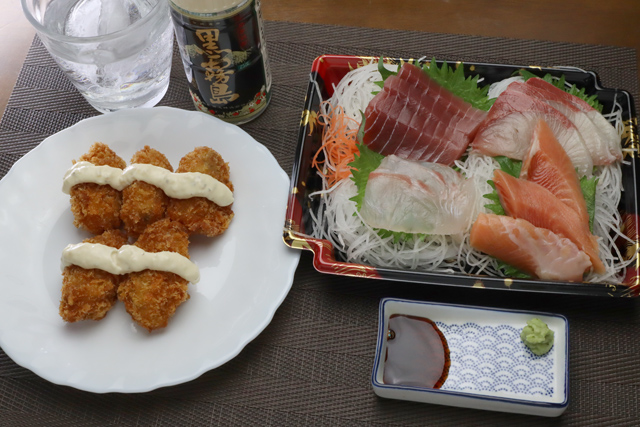 刺身盛り合わせとカキフライ