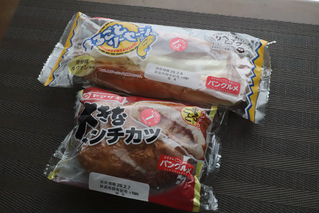 ソーセージパンとメンチカツパン