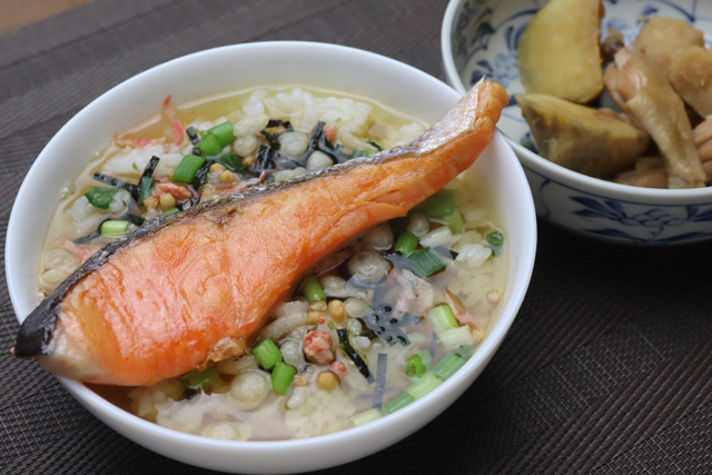 鮭茶漬けと煮物