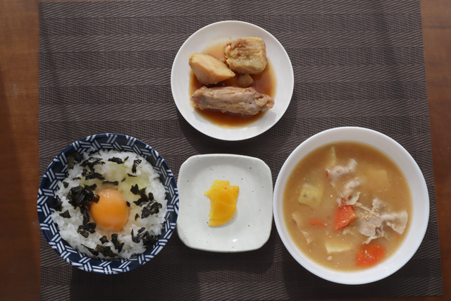 手羽中の煮物と豚汁