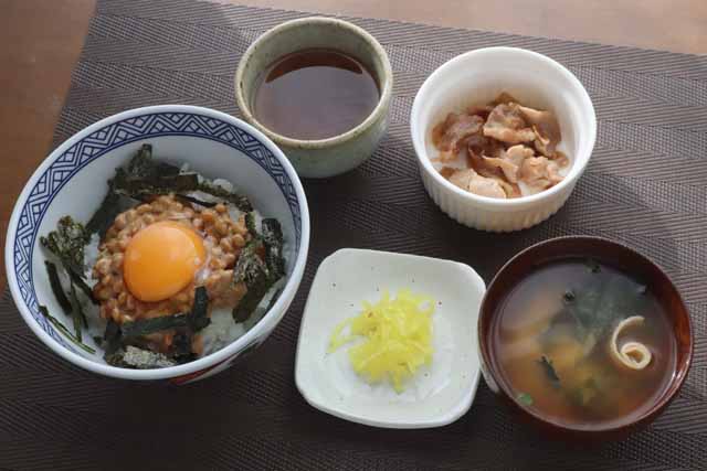 納豆と焼肉小鉢