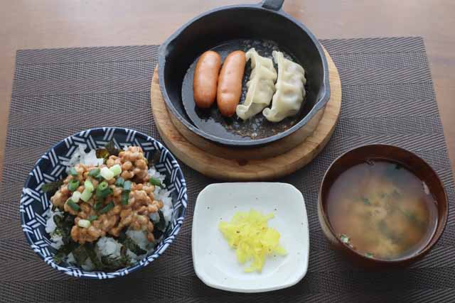 納豆と餃子/ソーセージ