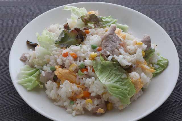 牛レタスチャーハン